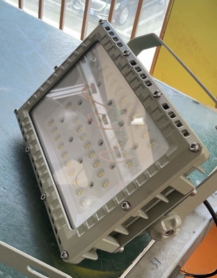 چراغ سیلاب LED ضد انفجار 240 وات فضای باز IP66 ATEX IECEx روشنایی صنعتی برای مناطق خطرناک