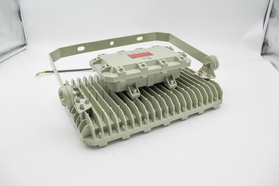 چراغ فلج ضد شعله ای LED ️ صرفه جویی در انرژی، IP66 برای کارخانه های شیمیایی و سیستم عامل های دریایی