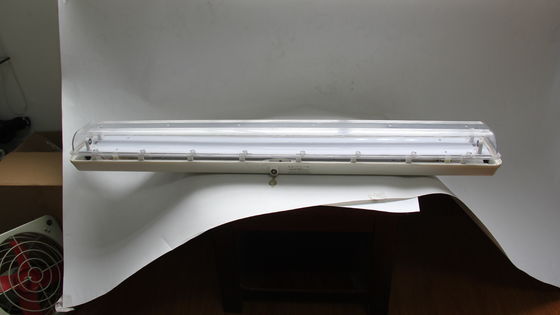 چراغ خطی LED ضد انفجار 0.6 متر/1.2 متر ATEX/IECEx/CNEX با درجه صنعتی IP66 برای مناطق خطرناک، کارخانه‌های نفت و گاز، مواد شیمیایی، معادن، تأسیسات دریایی، طراحی کم مصرف انرژی کاهش می‌دهد.