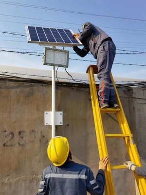 چراغ سیلاب LED ضد انفجار با دوام بالا با دمای رنگ 5700K و توان 100 وات