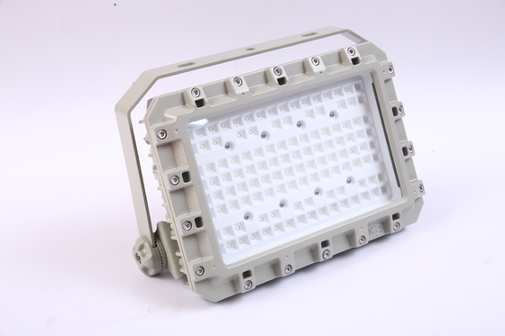 چراغ سیلاب LED ضد انفجار سبک وزن 13 کیلوگرمی با راندمان 140lm/w و مصرف برق 50-100 وات