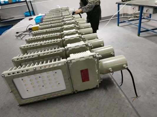 چراغ سیلاب LED ضد انفجار صنایع دارویی با CRI Ra ≥80 و گواهینامه های EX