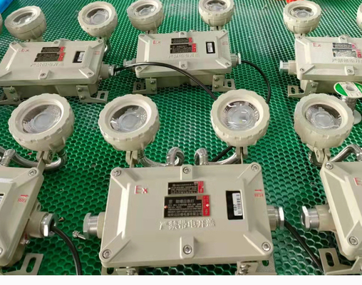 IP66 ضد انفجار آلیاژ آلومینیوم صنعتی چراغ روشن کننده با زمان اضطراری 90 دقیقه