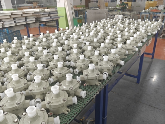 220/380VAC جعبه ضد انفجار ظاهر زیبا آلومینیوم آلیاژ دیوار نصب 220/380 VAC