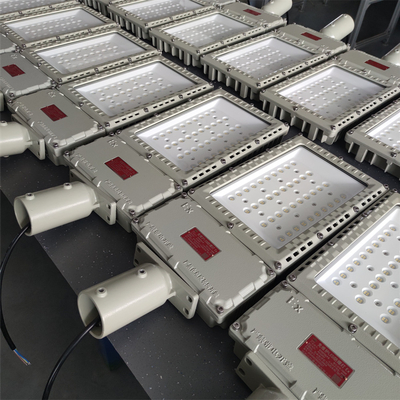 لامپ 250w ضد انفجار LED Street Light برای پالایشگاه 100-277v 130lm/W ATEX/IECEx/RoHS تایید شده