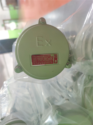 نوردهی ضد انفجار LED کارخانه پتروشیمی استفاده شده ATEX EAC 50000hr طول عمر 54W آویز فلنج سقفی