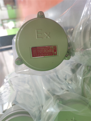 نوردهی ضد انفجار LED کارخانه پتروشیمی استفاده شده ATEX EAC 50000hr طول عمر 54W آویز فلنج سقفی