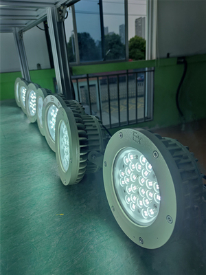 Ex Proof High bay Light 180lm/w ATEX مقاومت در برابر خوردگی IP66 LED در فضای باز نور سقف 50W-250W