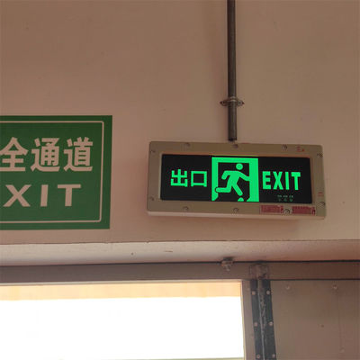 چراغ خروج LED با درجه صنعتی IP66 و زمان اضطراری 180 دقیقه برای محیط های خطرناک با عملکرد روشنایی اضطراری