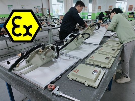 چراغ فلد ضد انفجار LED CNEX / IECEx / ATEX تایید شده نصب هوشمند طول عمر طولانی ایده آل برای محیط های کاری خطرناک