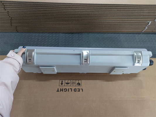 2*18w/2*36w نور فلورسنت ضد انفجار IP66 WF2 سطح حفاظت CRI بالا Ra≥70