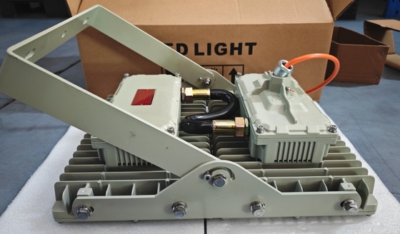 چراغ روشنایی صنعتی 300 وات IP66 نصب شده روی سقف با راندمان 130lm/w، چراغ LED ضد انفجار منطقه 1 برای مصارف صنعتی