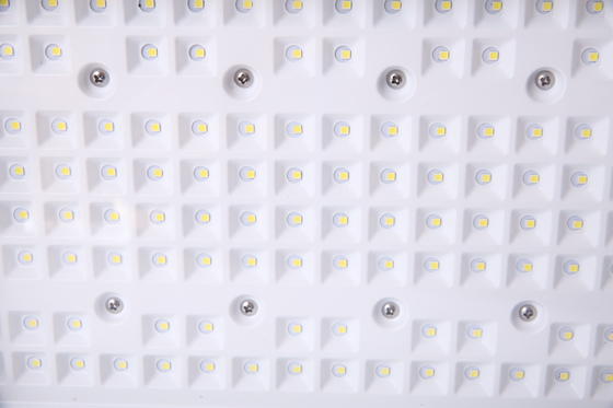 چراغ سیلاب LED ضد انفجار قابل تنظیم 50-240 وات | تراشه های CREE | دارای گواهینامه ATEX برای مناطق خطرناک