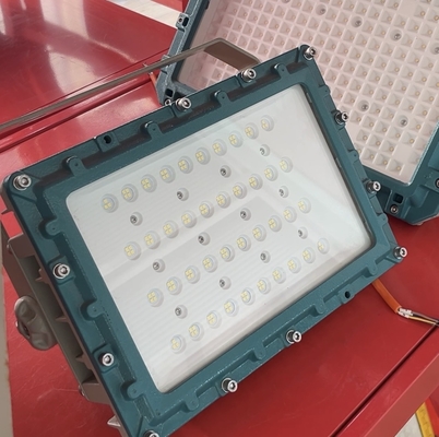 چراغ سیلاب LED ضد انفجار ATEX/IECEx - 50 وات، 150 وات و 200 وات، ضد آب IP66 برای مناطق خطرناک Zone 1/2 و Zone 21/22