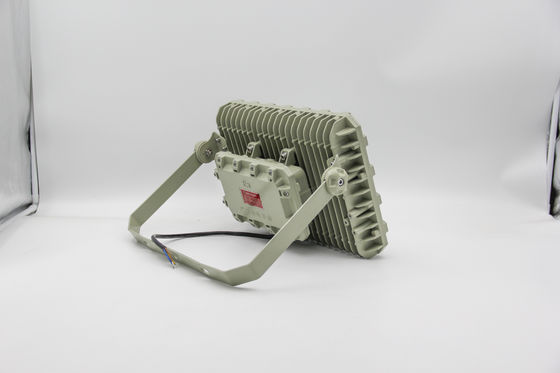 چراغ فلج ضد شعله ای LED ️ صرفه جویی در انرژی، IP66 برای کارخانه های شیمیایی و سیستم عامل های دریایی