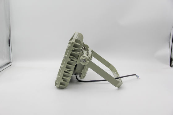 چراغ فلج ضد شعله ای LED ️ صرفه جویی در انرژی، IP66 برای کارخانه های شیمیایی و سیستم عامل های دریایی