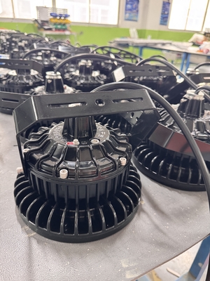 چراغ روشنایی محوطه ای ضد انفجار LED با توان 100 وات تا 240 وات، دارای گواهینامه ATEX IECEx، درجه حفاظت IP66