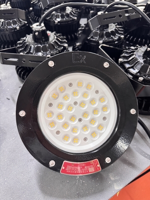 چراغ روشنایی محوطه ای ضد انفجار LED با توان 100 وات تا 240 وات، دارای گواهینامه ATEX IECEx، درجه حفاظت IP66