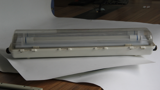 دوام ATEX/IECEx/CNEX نور خطی ضد انفجار LED درجه صنعتی IP66 روشنایی برای مناطق خطرناک کارخانه های شیمیایی نفت و گاز معدن تاسیسات دریایی طراحی کارآمد انرژی کاهش می دهد