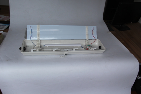 دوام ATEX/IECEx/CNEX نور خطی ضد انفجار LED درجه صنعتی IP66 روشنایی برای مناطق خطرناک کارخانه های شیمیایی نفت و گاز معدن تاسیسات دریایی طراحی کارآمد انرژی کاهش می دهد