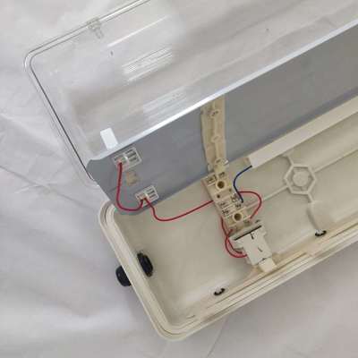 برای مناطق خطرناک کارخانه های شیمیایی نفت و گاز معدن تاسیسات دریایی ضد انفجار نور خطی LED نور صنعتی درجه IP66 نورپردازی طراحی کارآمد انرژی کاهش می دهد دوامدار 0.6/1.2m ATEX / IECEx / CNEX