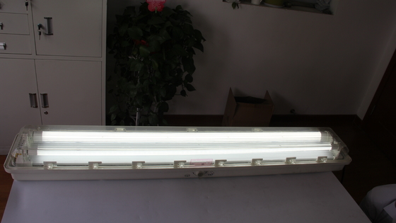 دوام ATEX/IECEx/CNEX نور خطی ضد انفجار LED درجه صنعتی IP66 روشنایی برای مناطق خطرناک کارخانه های شیمیایی نفت و گاز معدن تاسیسات دریایی طراحی کارآمد انرژی کاهش می دهد
