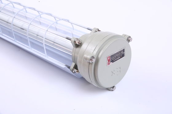 برای مناطق خطرناک کارخانه های شیمیایی نفت و گاز معدن تاسیسات دریایی ضد انفجار نور خطی LED نور صنعتی درجه IP66 نورپردازی طراحی کارآمد انرژی کاهش می دهد دوامدار 0.6/1.2m ATEX / IECEx / CNEX