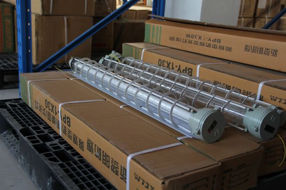 چراغ فلورسنت ضد انفجار صنعتی برای روشنایی ایمن در مکان های خطرناک