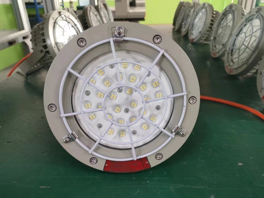 نور بالا LED ضد انفجار درجه صنعتی IP66 ضد آب 100W-200W با گواهینامه ATEX CNEX برای برنامه های خطرناک منطقه 1 و 2