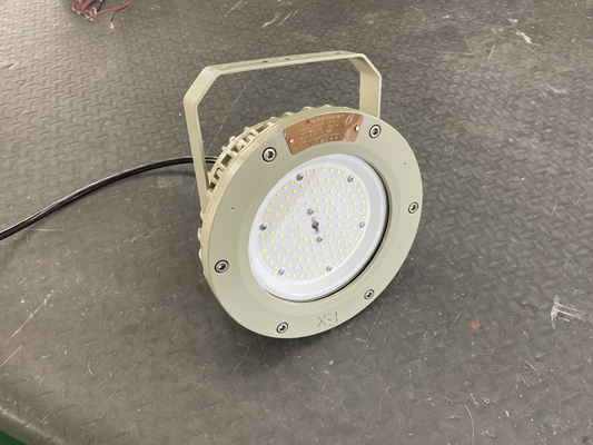 نور بالا LED ضد انفجار درجه صنعتی IP66 ضد آب 100W-200W با گواهینامه ATEX CNEX برای برنامه های خطرناک منطقه 1 و 2