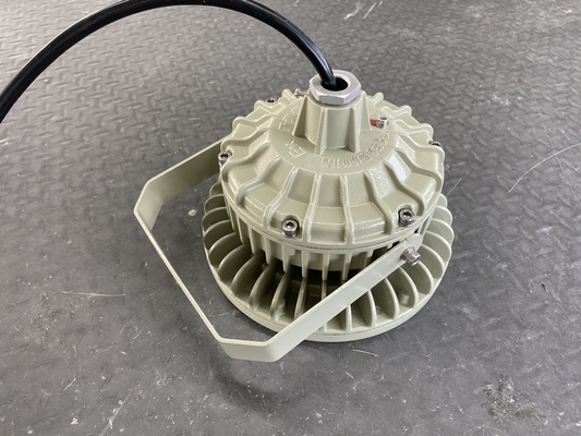 نور بالا LED ضد انفجار درجه صنعتی IP66 ضد آب 100W-200W با گواهینامه ATEX CNEX برای برنامه های خطرناک منطقه 1 و 2