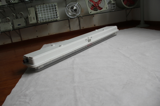 چراغ روشنایی LED ضد انفجار تایید شده ATEX/IECEx/CNEX برای مناطق خطرناک، دارای درجه حفاظت IP66، 5 سال گارانتی، توان و اندازه قابل تنظیم، چراغ خطی ضد انفجار سری BYS با دوام و دارای سه گواهینامه