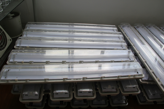 چراغ روشنایی LED ضد انفجار تایید شده ATEX/IECEx/CNEX برای مناطق خطرناک، دارای درجه حفاظت IP66، 5 سال گارانتی، توان و اندازه قابل تنظیم، چراغ خطی ضد انفجار سری BYS با دوام و دارای سه گواهینامه