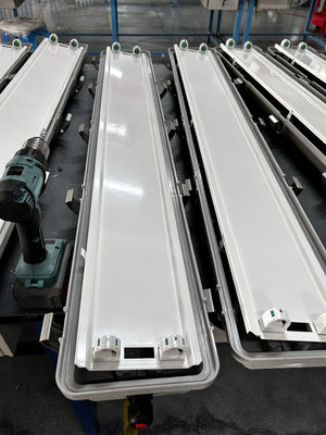 مواد ATEX 0.6m 1.2m 18W 36W منبع نور لوله دو لوله LED / فلورسنت اختیاری خطی لامپ لوله ضد انفجار LED