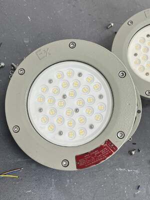 ATEX IECEx IP66 چراغ ضد انفجار LED 100W 150W نور انبار بالا خلیج AC 100-277V آلومینیوم 5 ساله گارانتی
