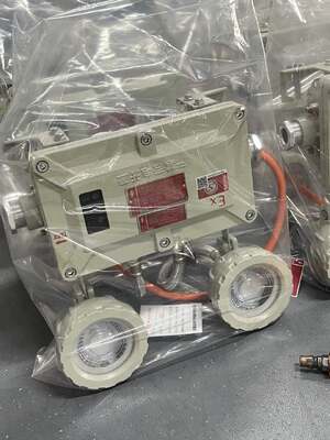 چراغ اضطراری ضد شعله 180 دقیقه ای دو نقطه ای برای مناطق خطرناک Zone 1/21 با گواهی ATEX