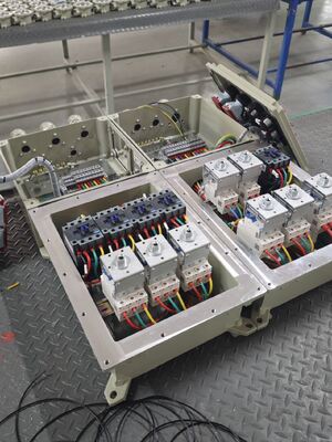 مقاومت در برابر خوردگی IP 65 380V پنل های کنترل ضد شعله الکتریکی کابینت پنل های ضد انفجار