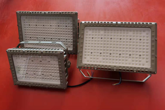 135lm/w ضد شعله نور سیلاب مخزن پمپ بنزین کارخانه شیمیایی Ip66 50-240W
